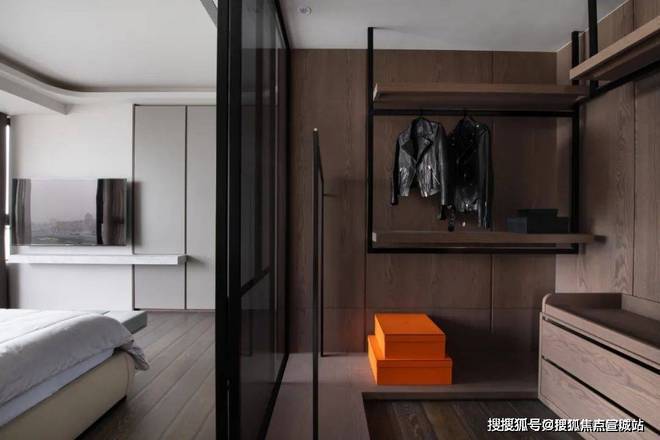C位前湾壹号售楼处发布：一席尽奢藏”pg