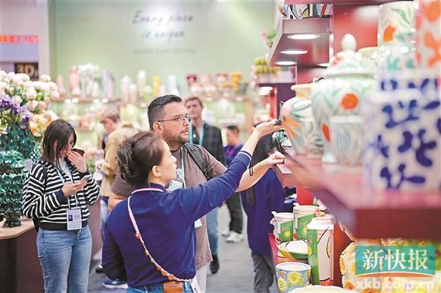 “聪明”的大家居吸睛全球采购商pg电子模拟器试玩聚力创新 更(图1)