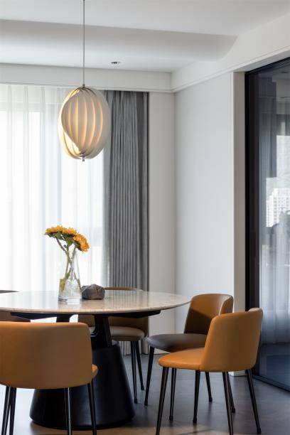 做？4种灯光搭配让餐厅一整个高级住！pg电子免费模拟器网红圆桌照明怎么(图10)